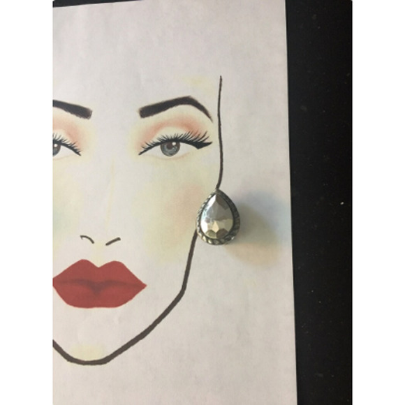 Vintage 50's Teardrop Silver-tone Lucite Earrings - Clear Faceted Glass Clip-ons - Picture 2 of 7